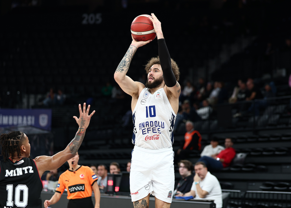 BSL’de Farklı Galibiz: 104-72