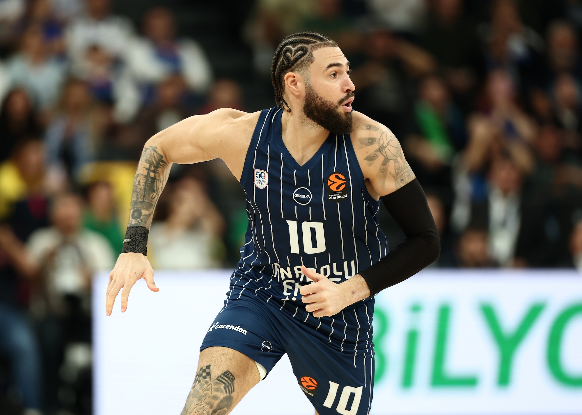 Anadolu Efes: 93 - EA7 Emporio Armani Milan: 97