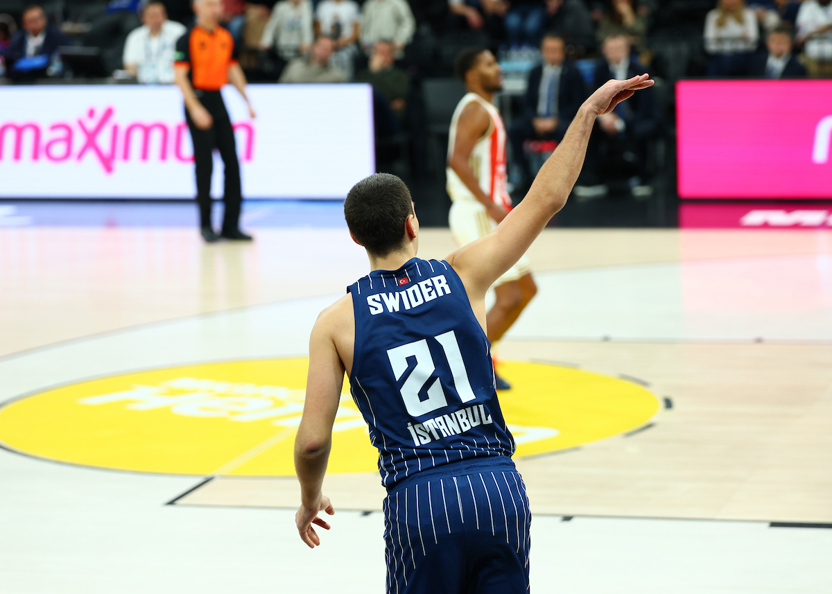 Anadolu Efes: 65 - Kızılyıldız: 87