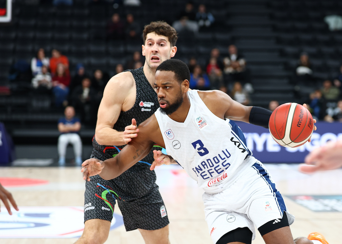 Anadolu Efes: 92 - Aliağa Petkim Spor: 96