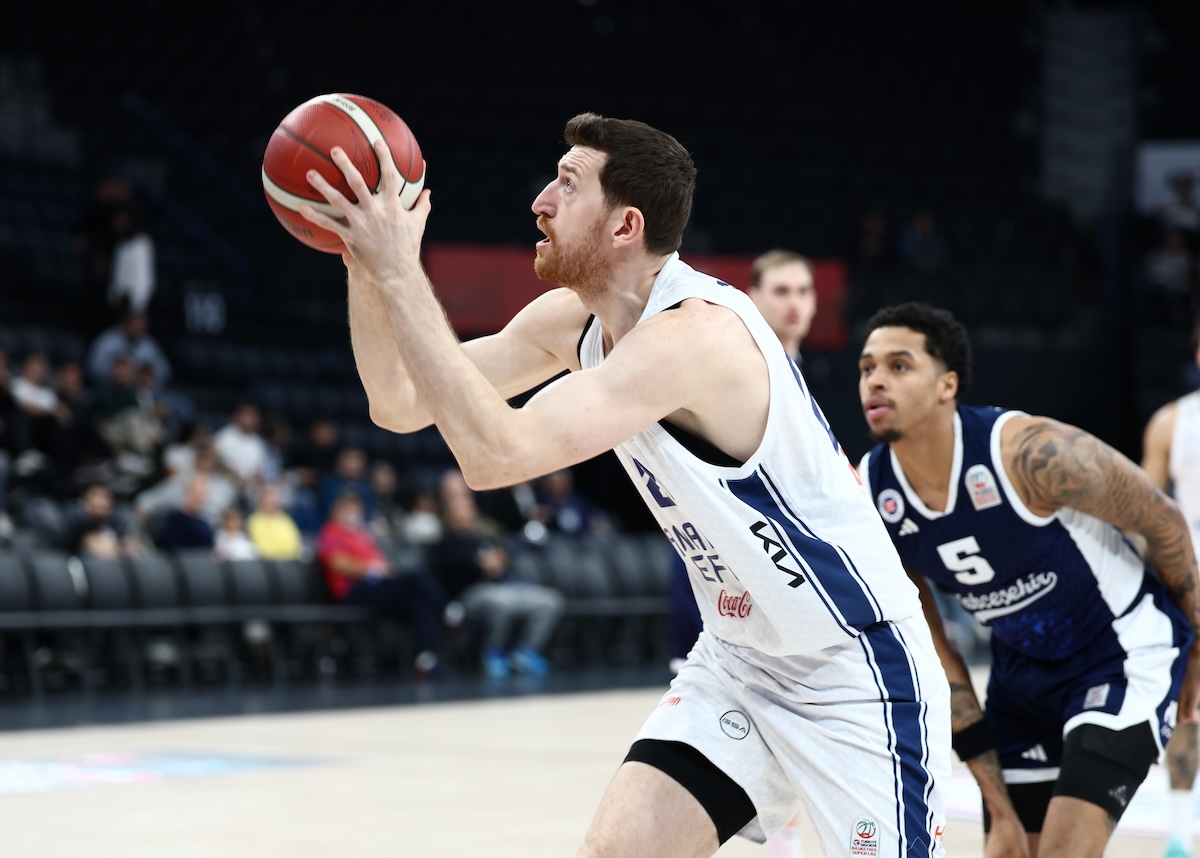 Anadolu Efes: 75 - Bahçeşehir Koleji: 78
