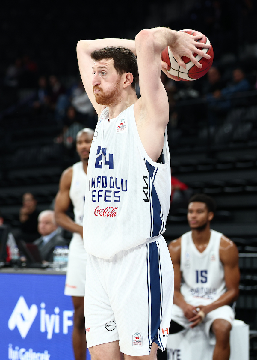 BSL’de Farklı Galibiz: 104-72