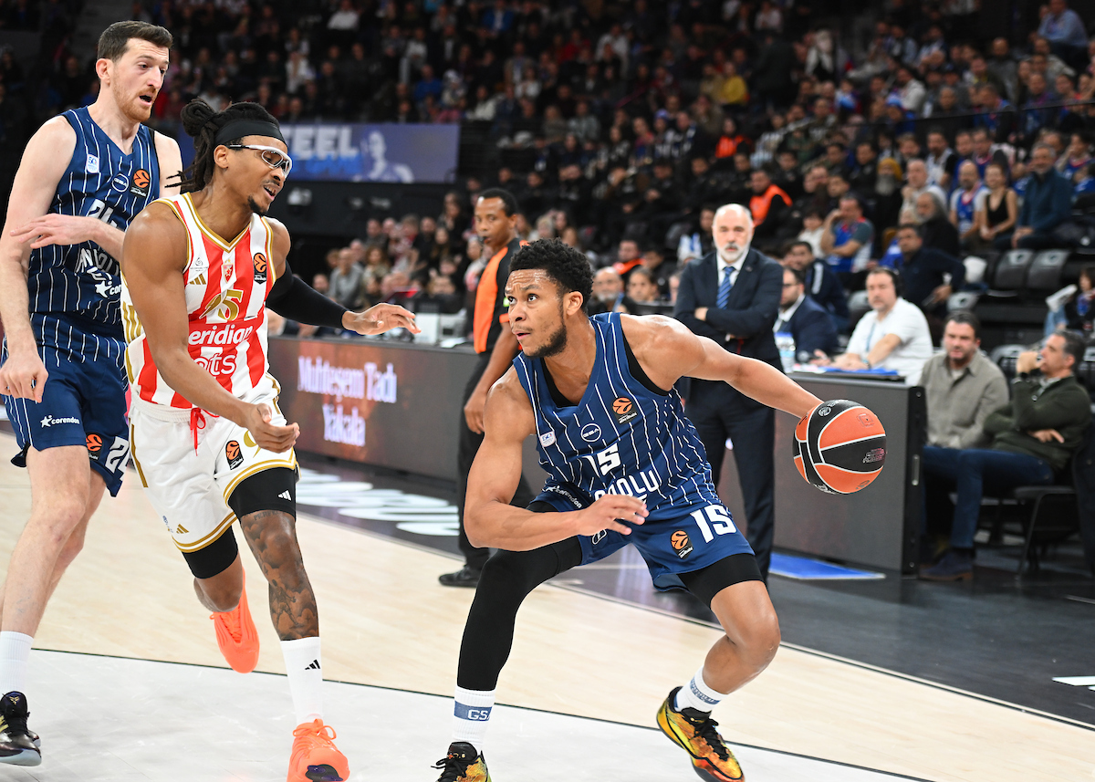 Anadolu Efes: 65 - Kızılyıldız: 87