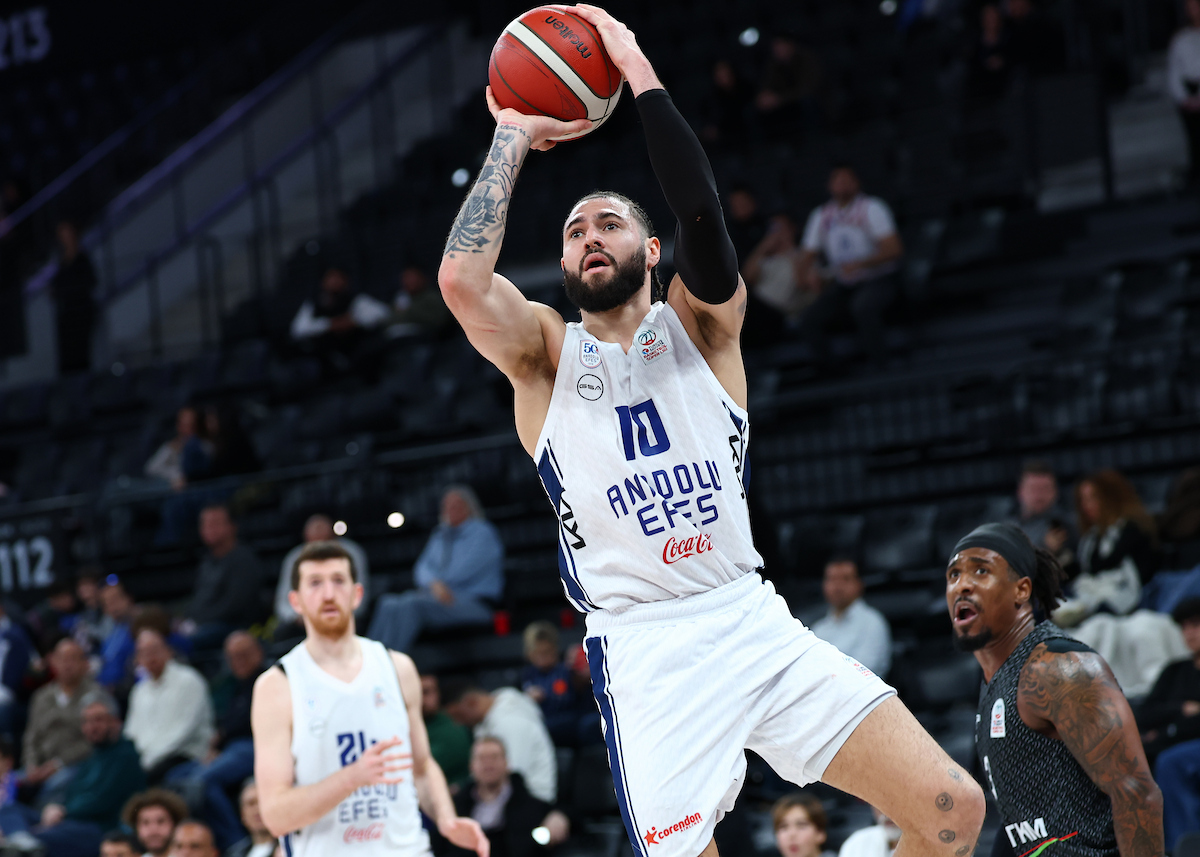 Anadolu Efes: 92 - Aliağa Petkim Spor: 96
