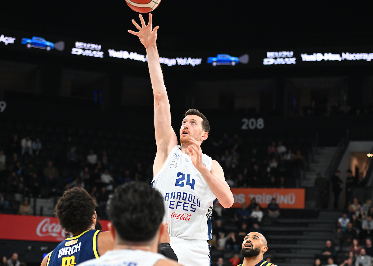 Anadolu Efes: 73 - Fenerbahçe Beko: 89